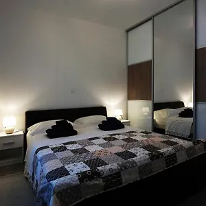 Apartment Deluxe Joia With Balcony On The Bacvice, Free Parking, Old Town, Near Ferry Port, Split