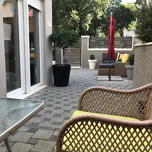 Holiday home Aspalathos - With Free Parking, Near The Beach, A Few Minutes' Walking Distance To The Unesco Palace, Split